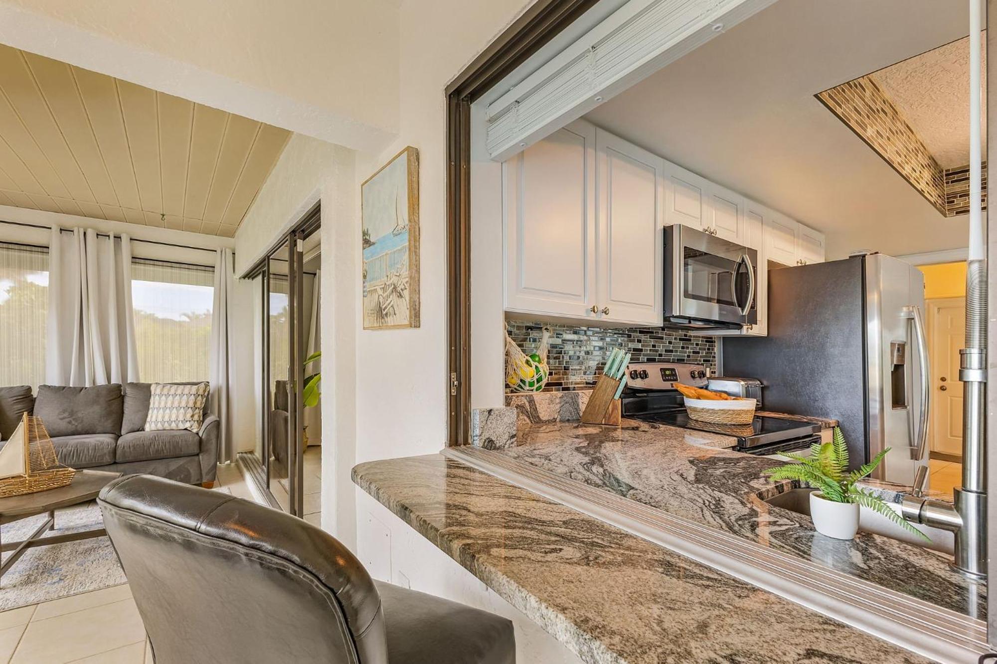 Waterfront Living, Dock, Heated Pool & - Gulf Gate Oasis - Roelens *