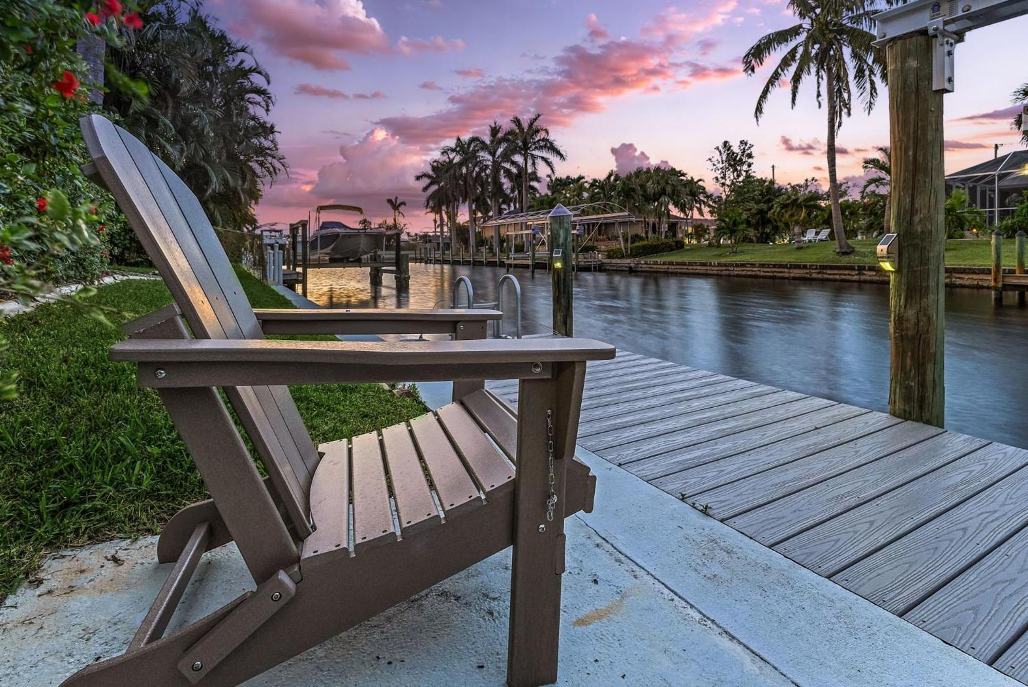 Waterfront Living, Dock, Heated Pool & - Gulf Gate Oasis - Roelens Holiday home