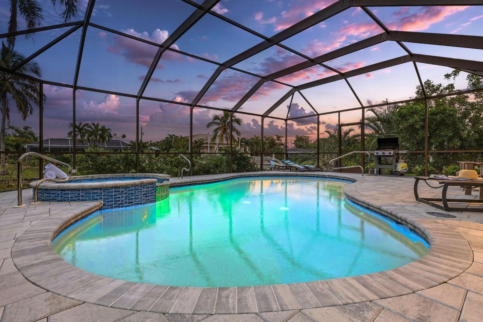 Holiday home Waterfront Living, Dock, Heated Pool & - Gulf Gate Oasis - Roelens Cape Coral