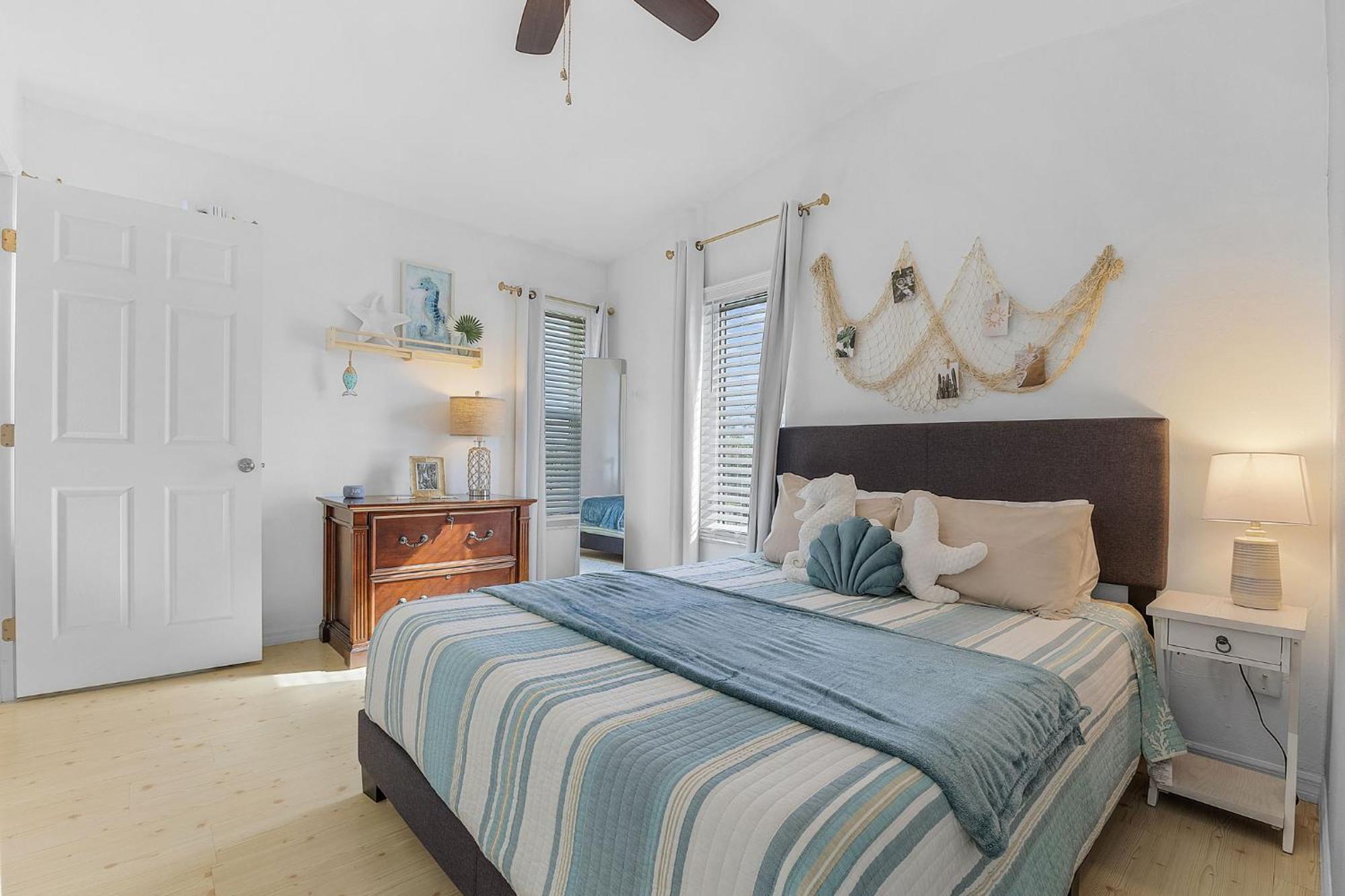 Waterfront Living, Dock, Heated Pool & - Gulf Gate Oasis - Roelens *