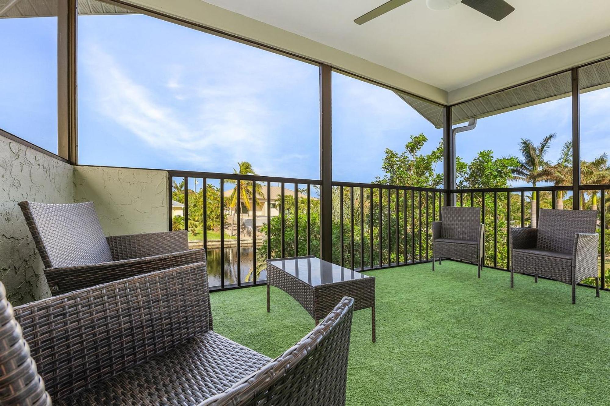 Waterfront Living, Dock, Heated Pool & - Gulf Gate Oasis - Roelens Cape Coral