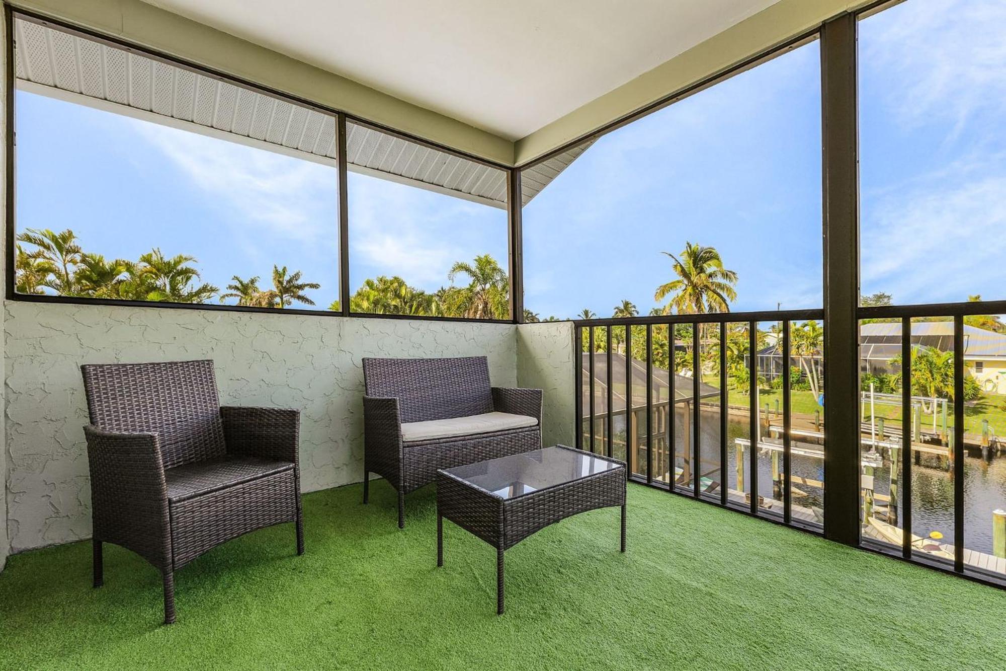 Waterfront Living, Dock, Heated Pool & - Gulf Gate Oasis - Roelens Holiday home