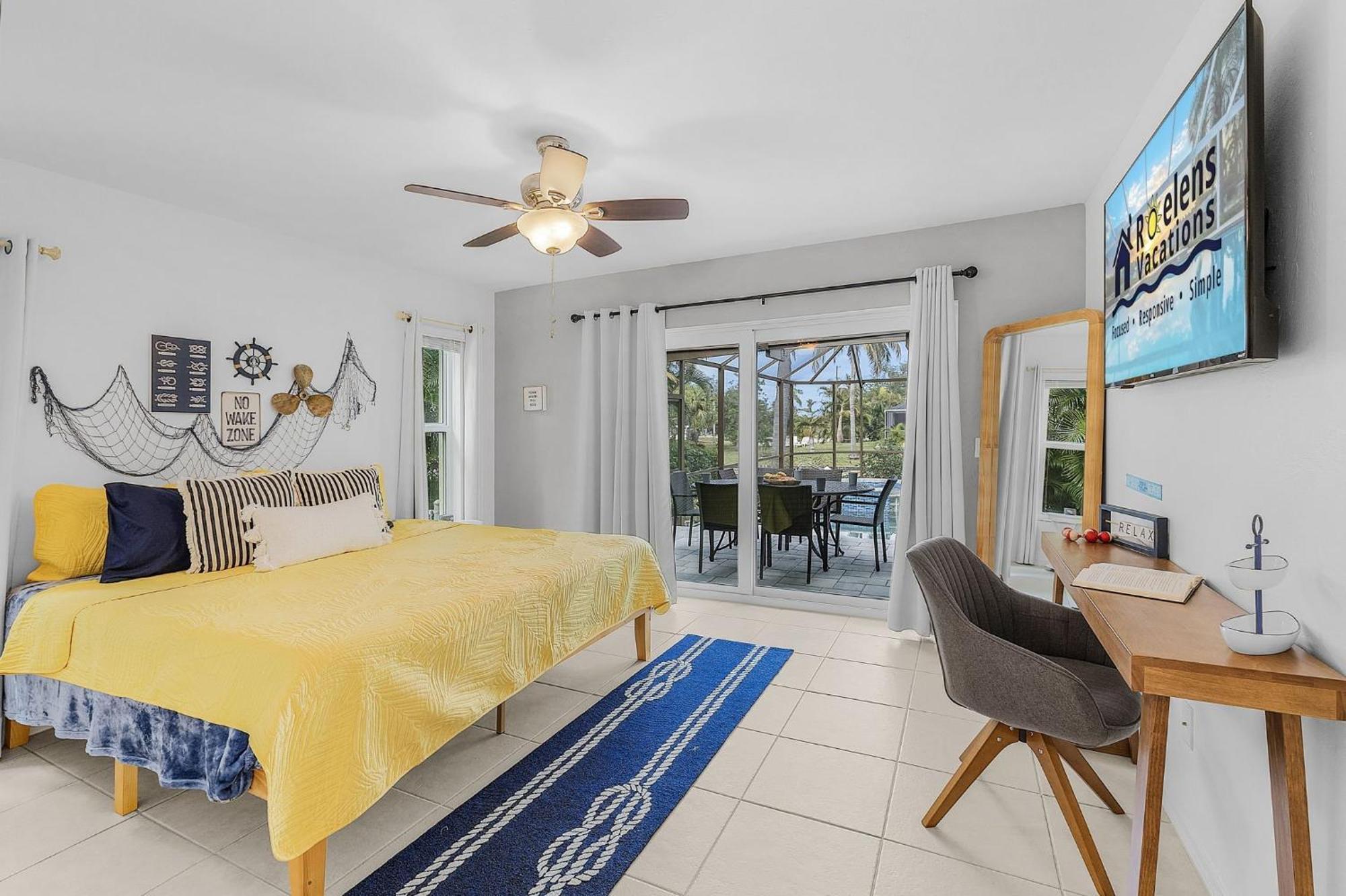Waterfront Living, Dock, Heated Pool & - Gulf Gate Oasis - Roelens