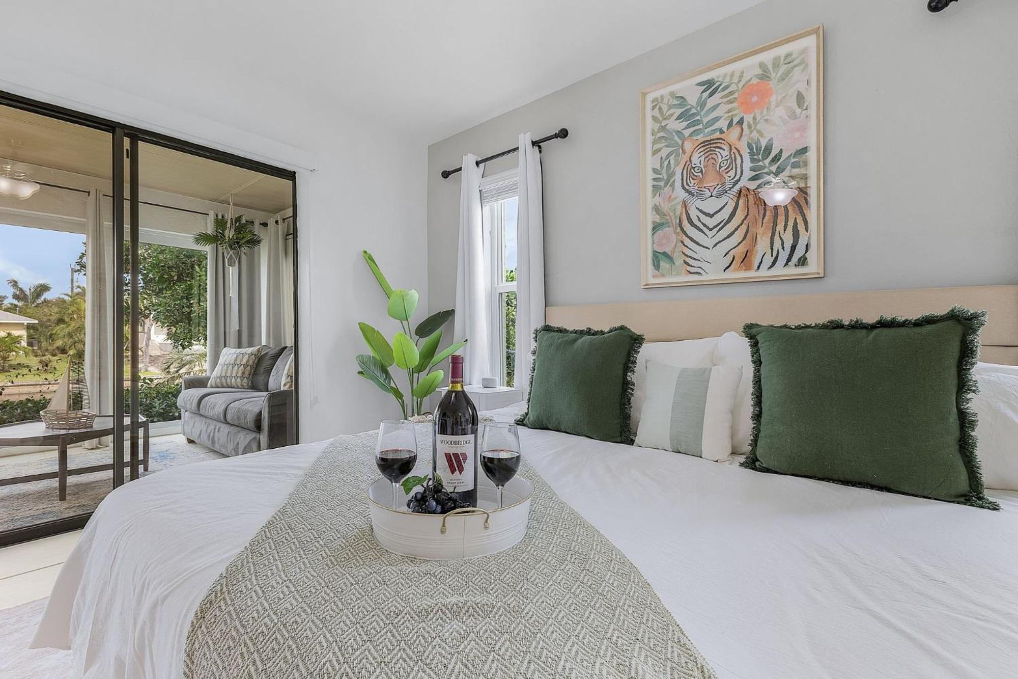 Waterfront Living, Dock, Heated Pool & - Gulf Gate Oasis - Roelens Cape Coral