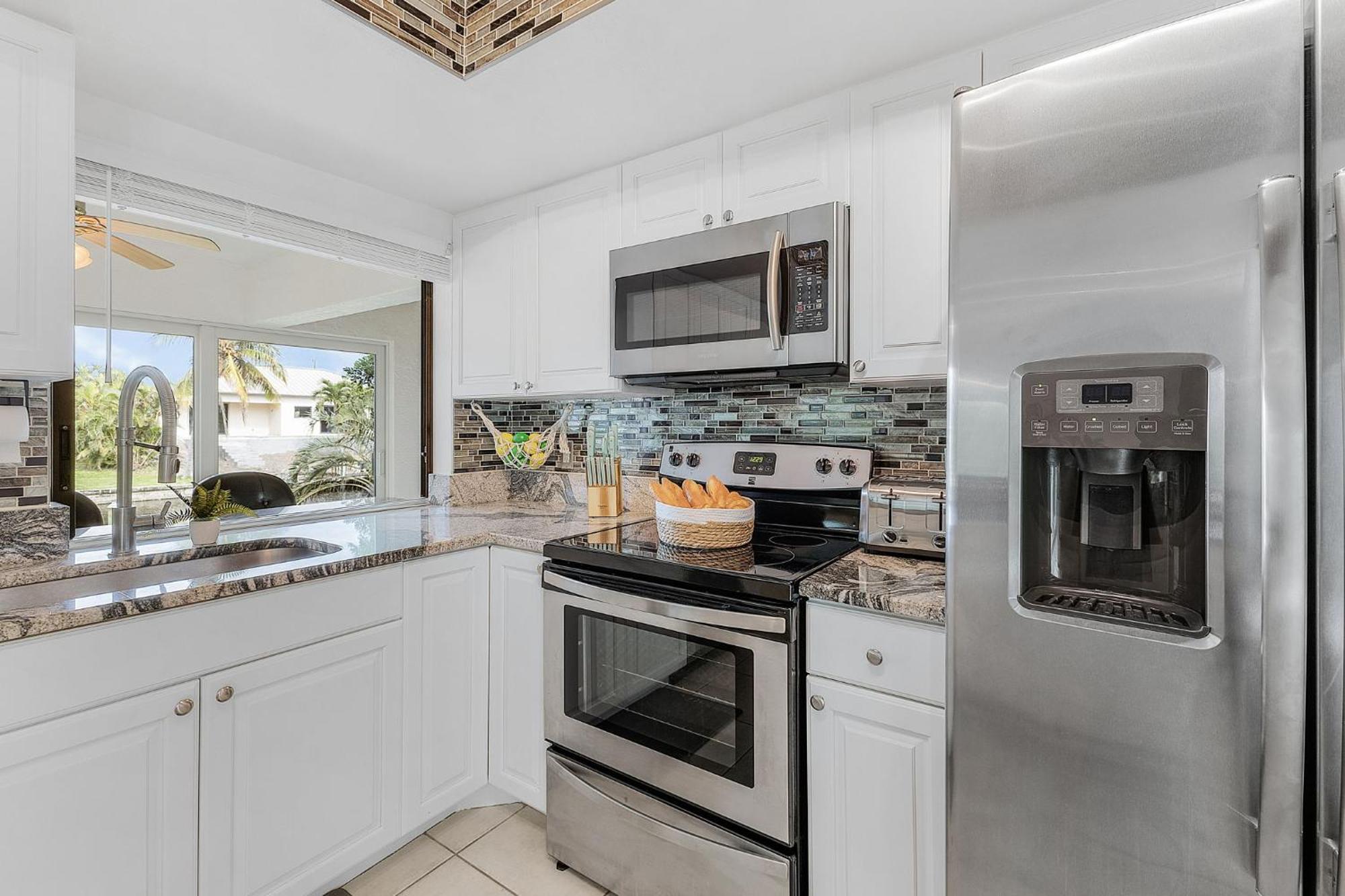 Waterfront Living, Dock, Heated Pool & - Gulf Gate Oasis - Roelens Cape Coral