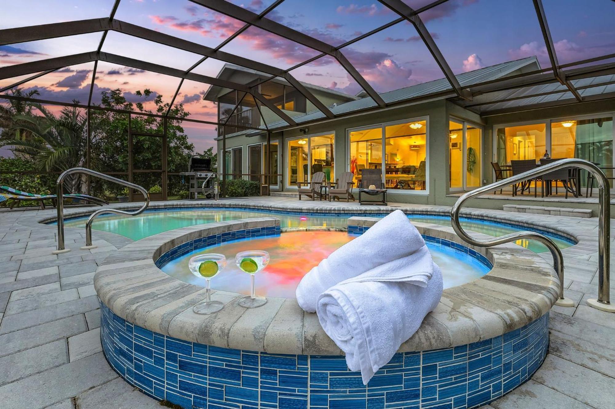 Waterfront Living, Dock, Heated Pool & - Gulf Gate Oasis - Roelens Holiday home Cape Coral