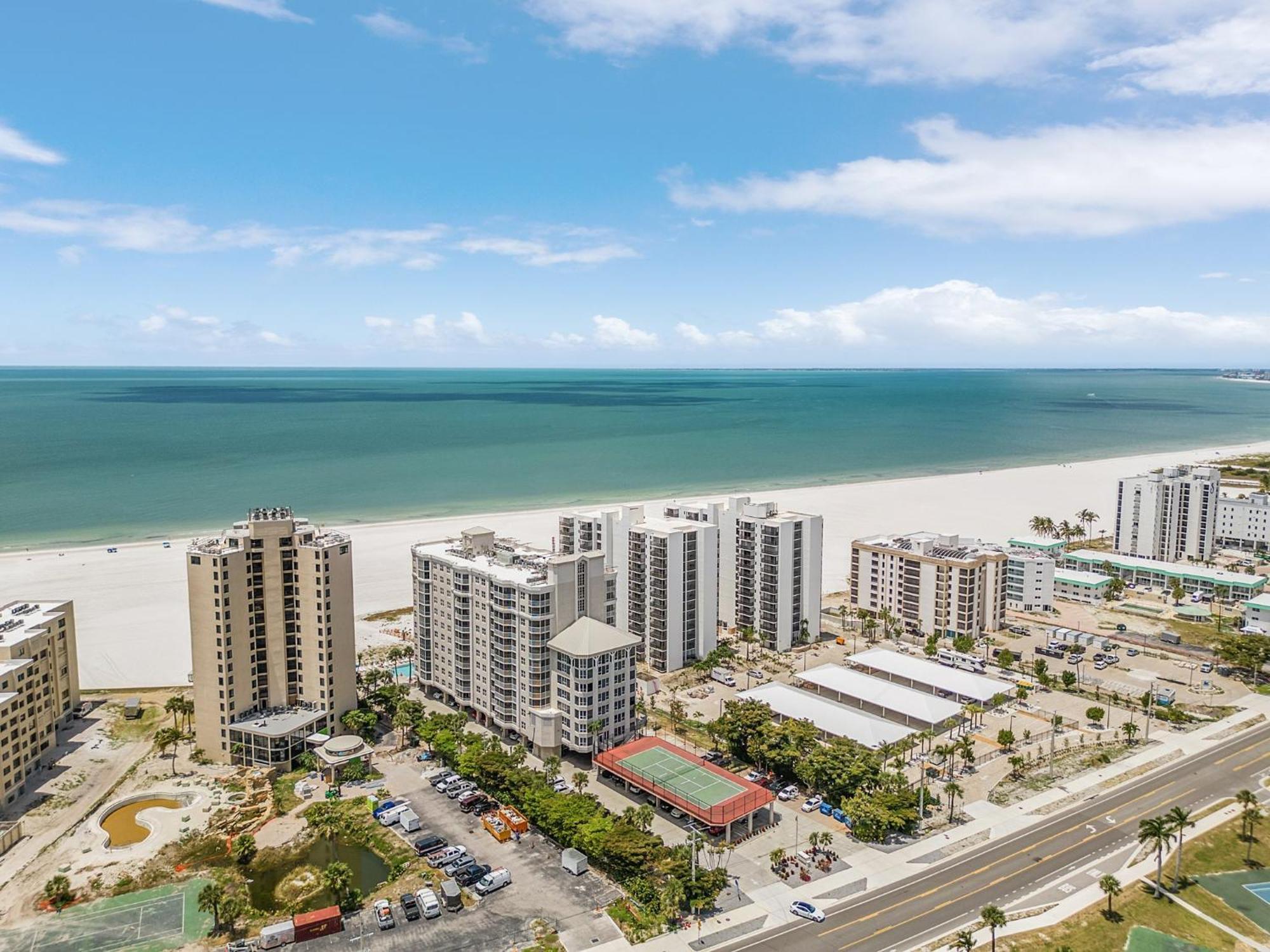 Holiday home 3br Beachfront Oasis With Pool & Hot Tub *