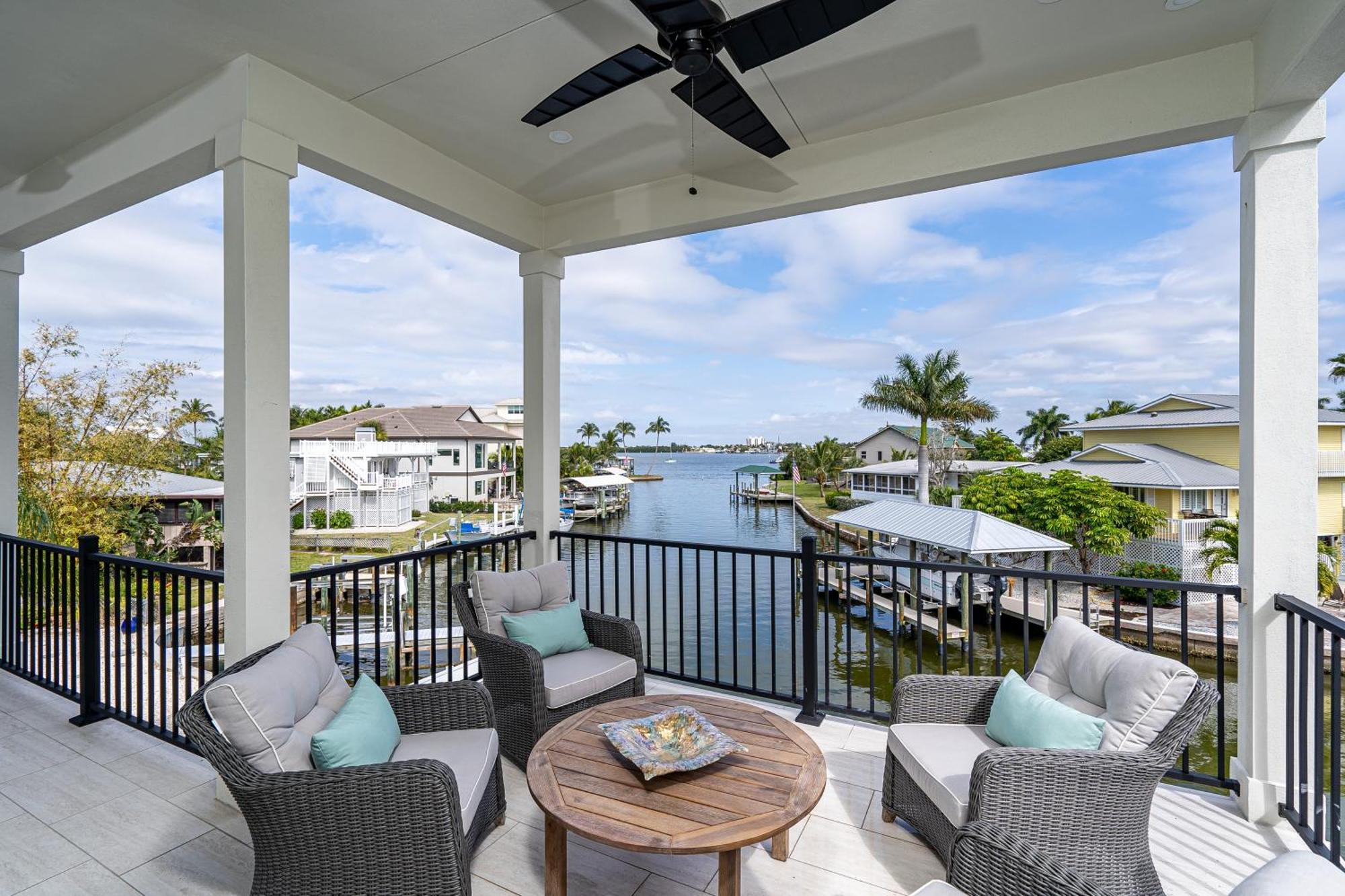 Holiday home Bliss On The Bay: 5br Oasis W/ Pool, & Views Fort Myers Beach