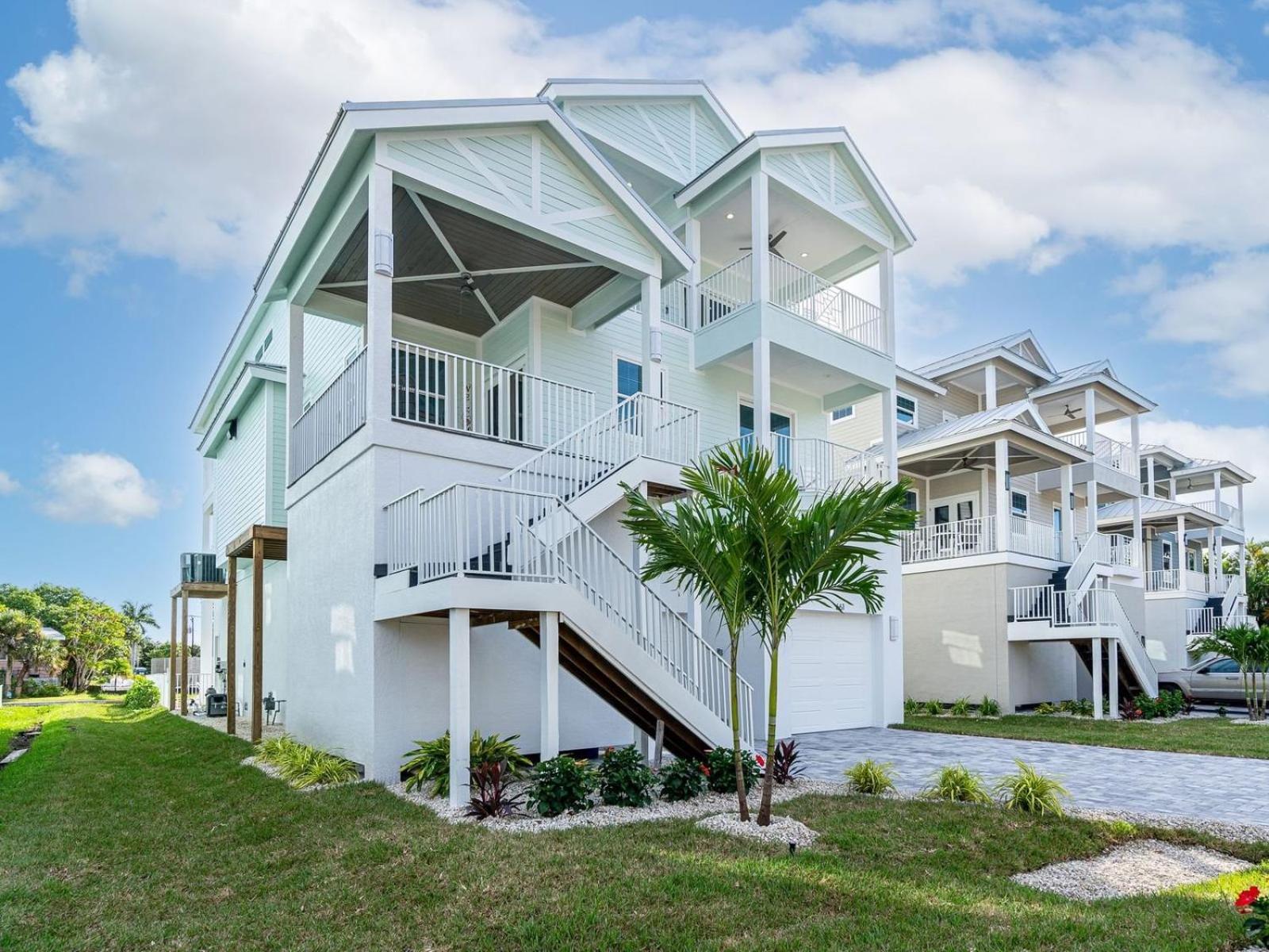 Beach-to-bay 5br: Pool, Spa, Gulf Views, Elevator Holiday home