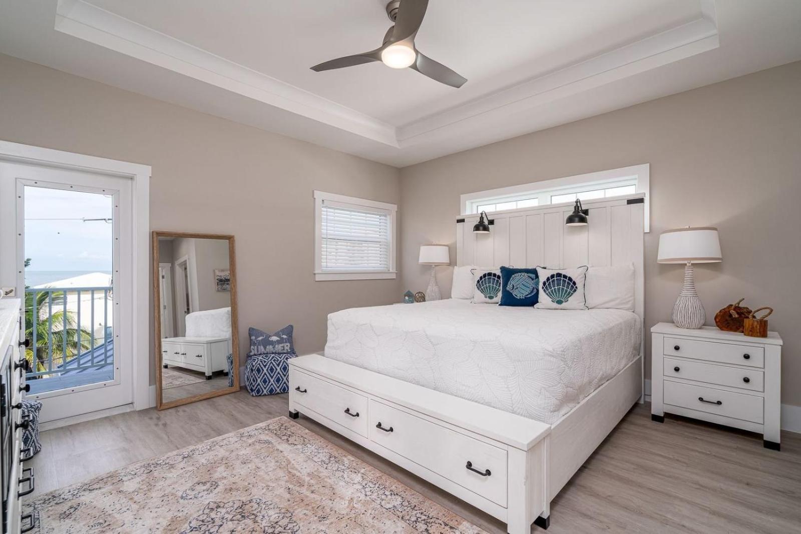 Beach-to-bay 5br: Pool, Spa, Gulf Views, Elevator Holiday home Fort Myers Beach