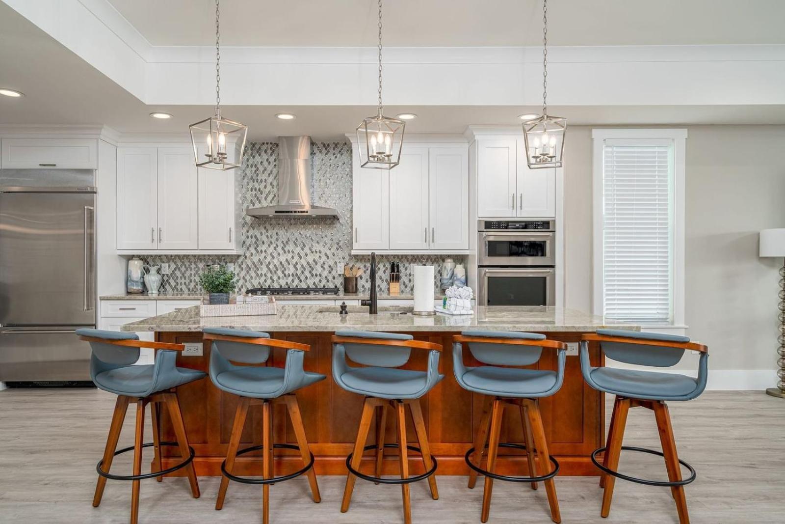 Beach-to-bay 5br: Pool, Spa, Gulf Views, Elevator Fort Myers Beach