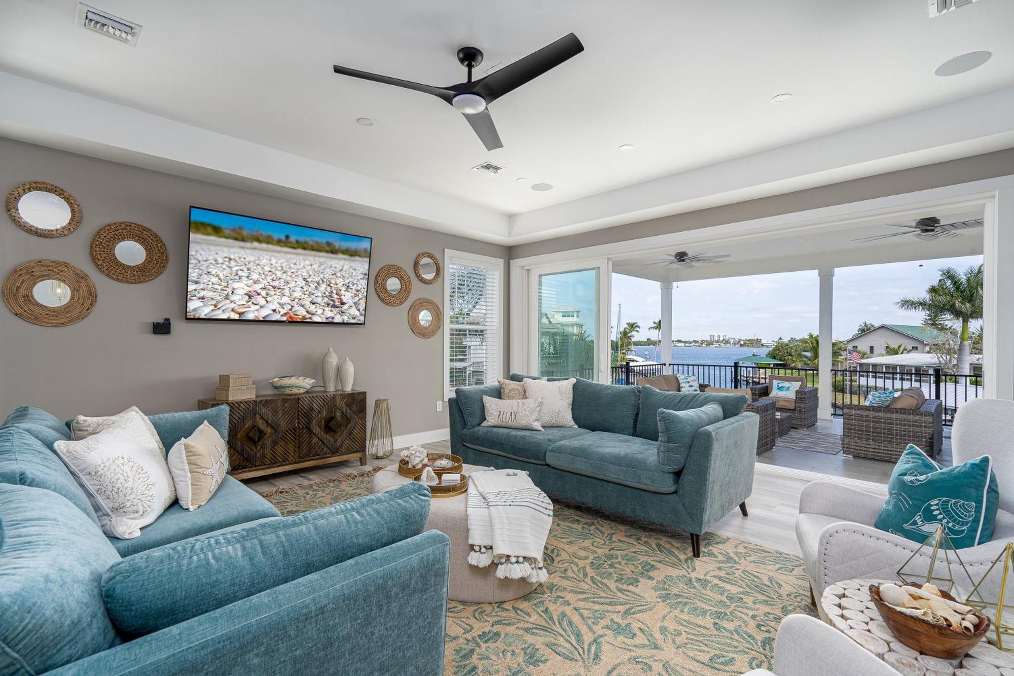Bliss On The Bay: 5br Oasis W/ Pool, & Views Holiday home