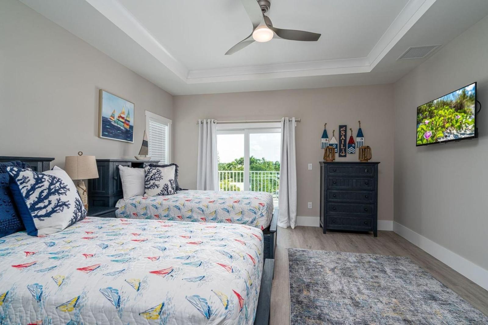 Beach-to-bay 5br: Pool, Spa, Gulf Views, Elevator Holiday home