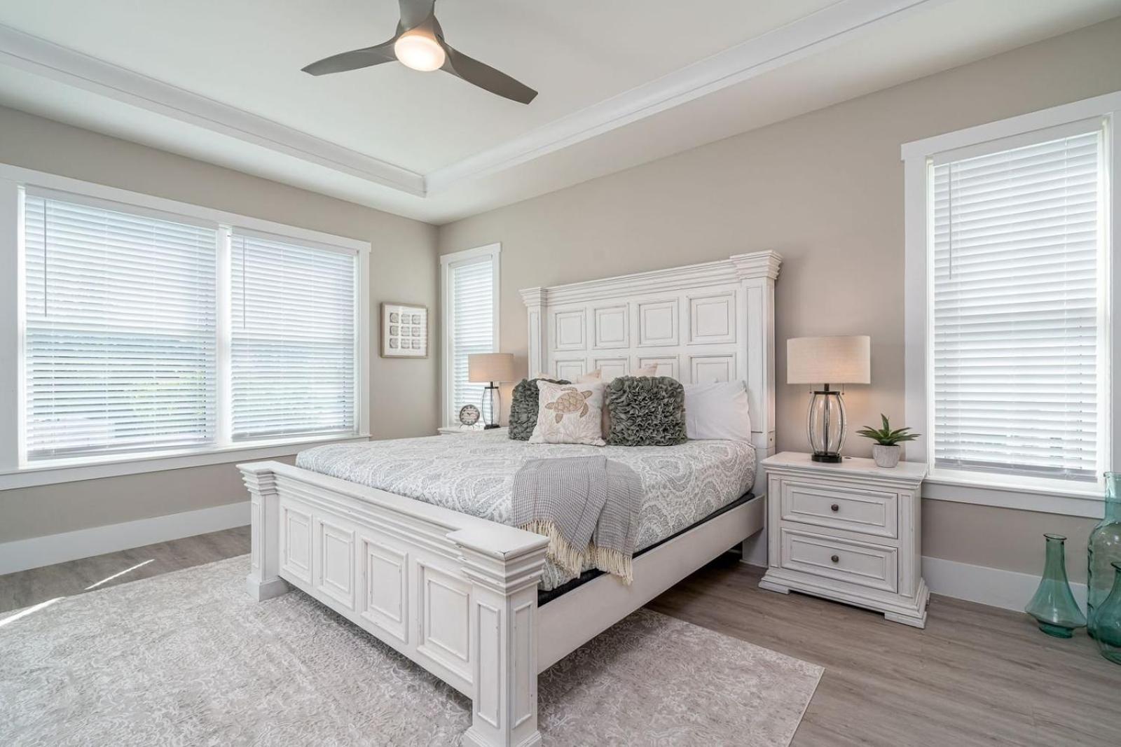 Beach-to-bay 5br: Pool, Spa, Gulf Views, Elevator * Fort Myers Beach