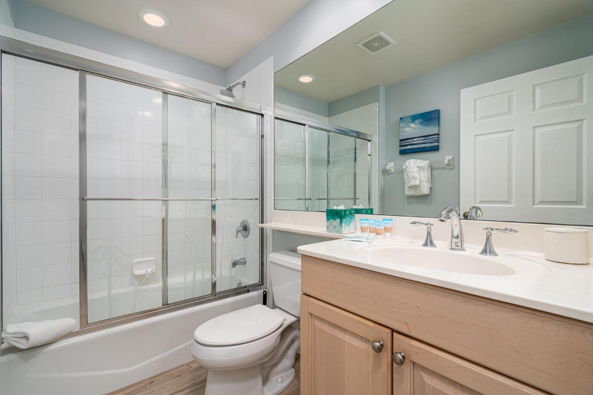 Bella Condo: Pool, & Walk To Holiday home *