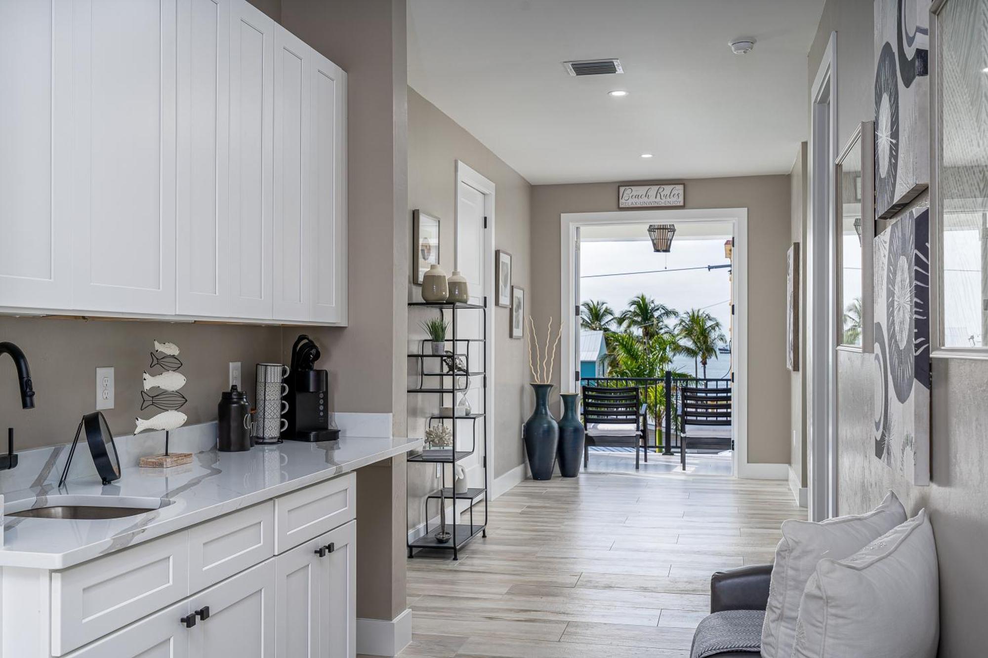 Holiday home Bliss On The Bay: 5br Oasis W/ Pool, & Views *
