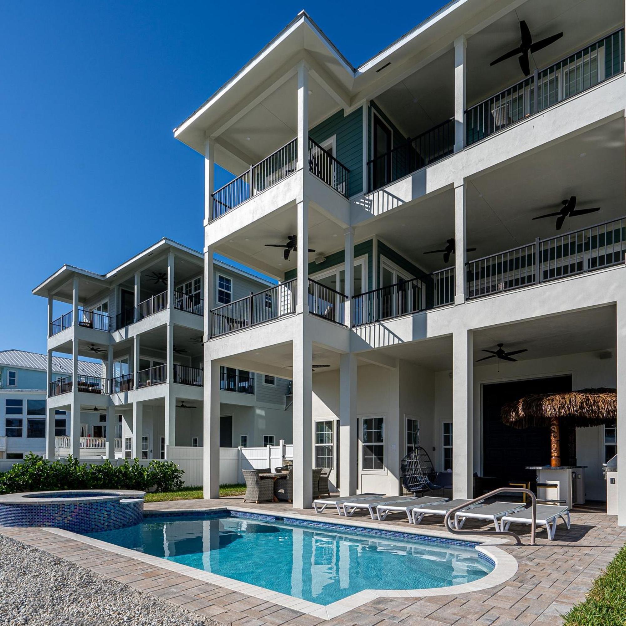 Bliss On The Bay: 5br Oasis W/ Pool, & Views Holiday home
