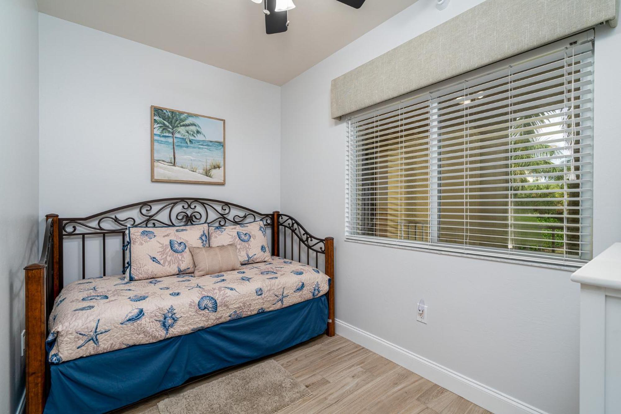 Bella Condo: Pool, & Walk To *