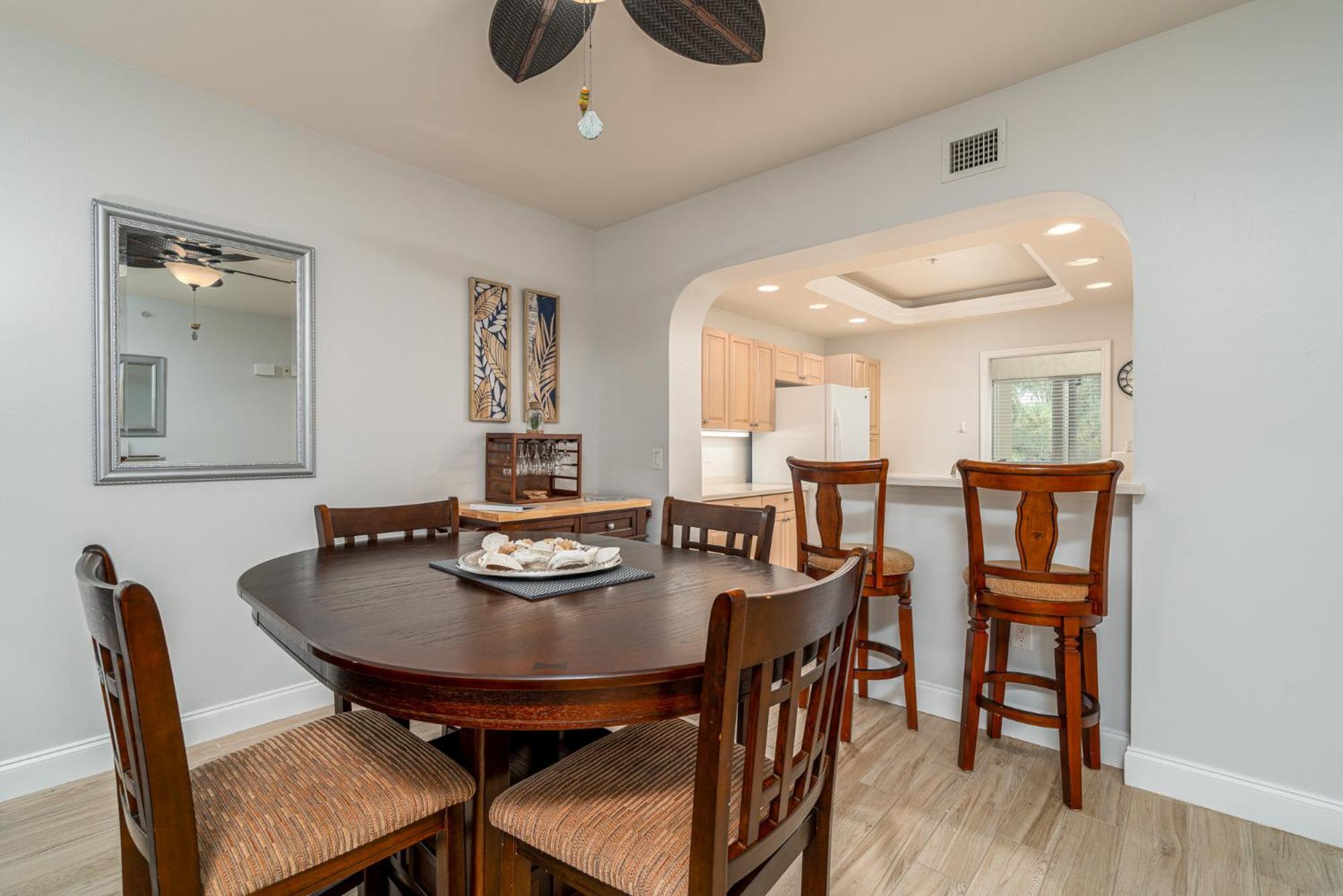 Bella Condo: Pool, & Walk To Fort Myers Beach