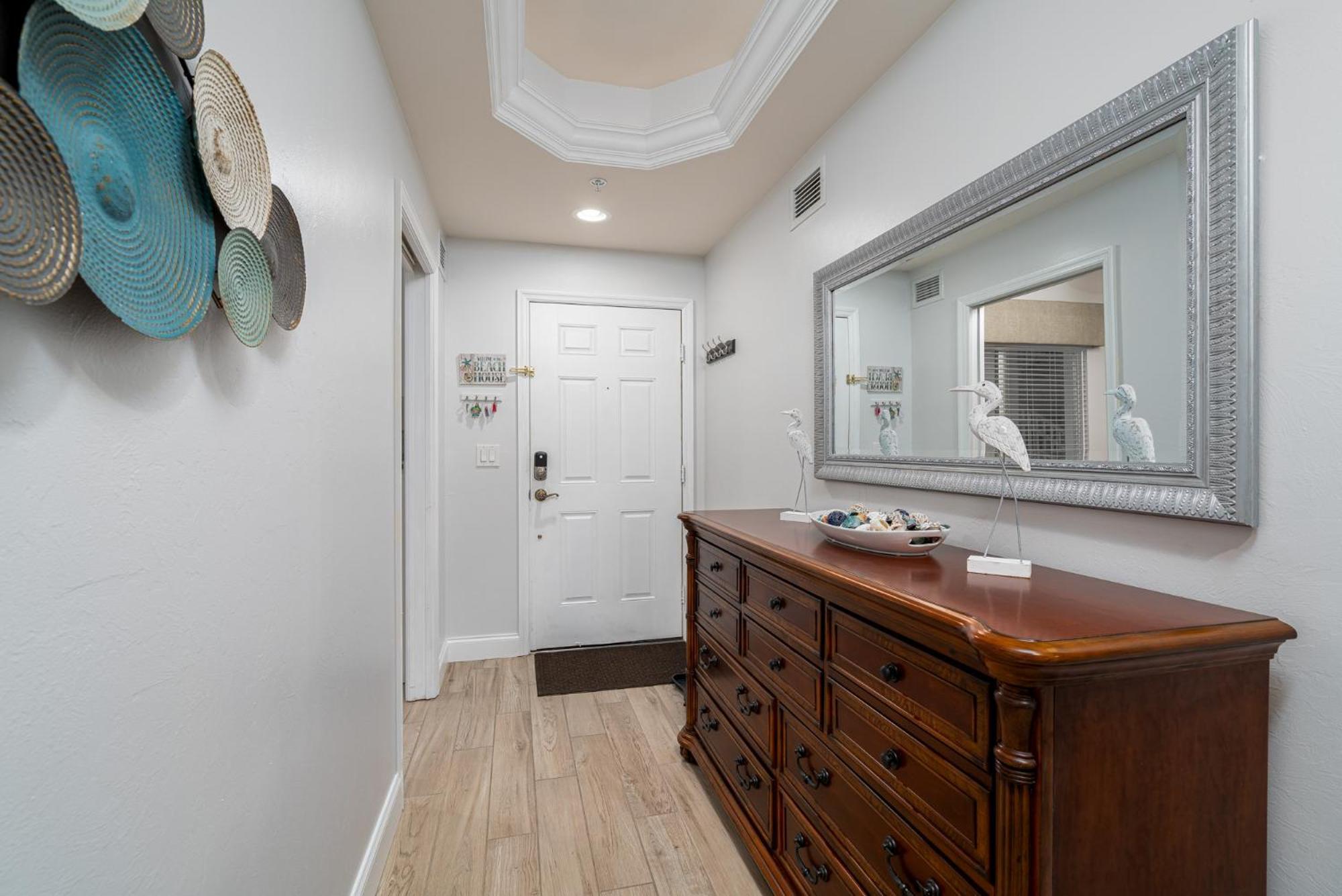 Bella Condo: Pool, & Walk To Holiday home