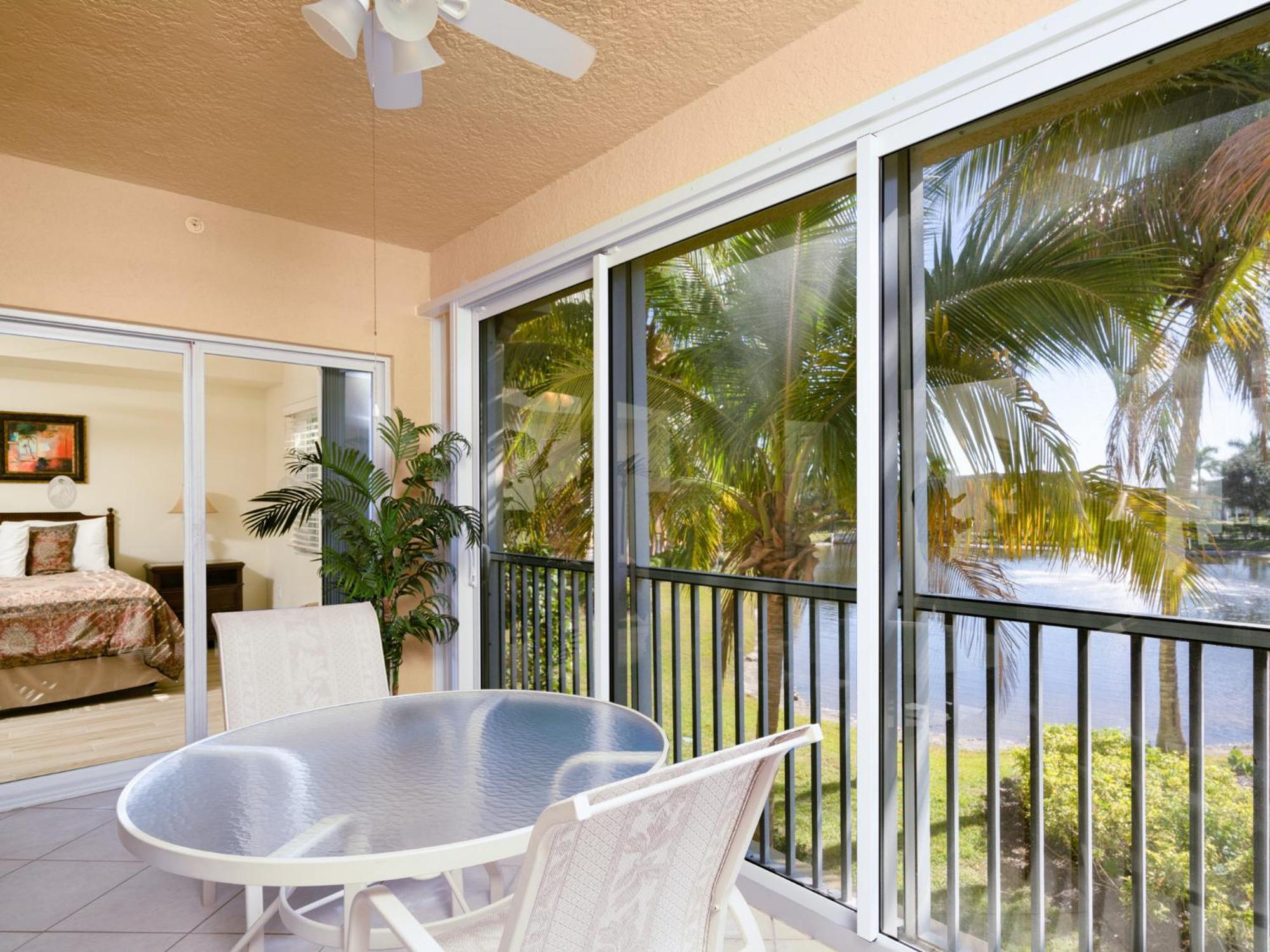Bella Condo: Pool, & Walk To Holiday home *
