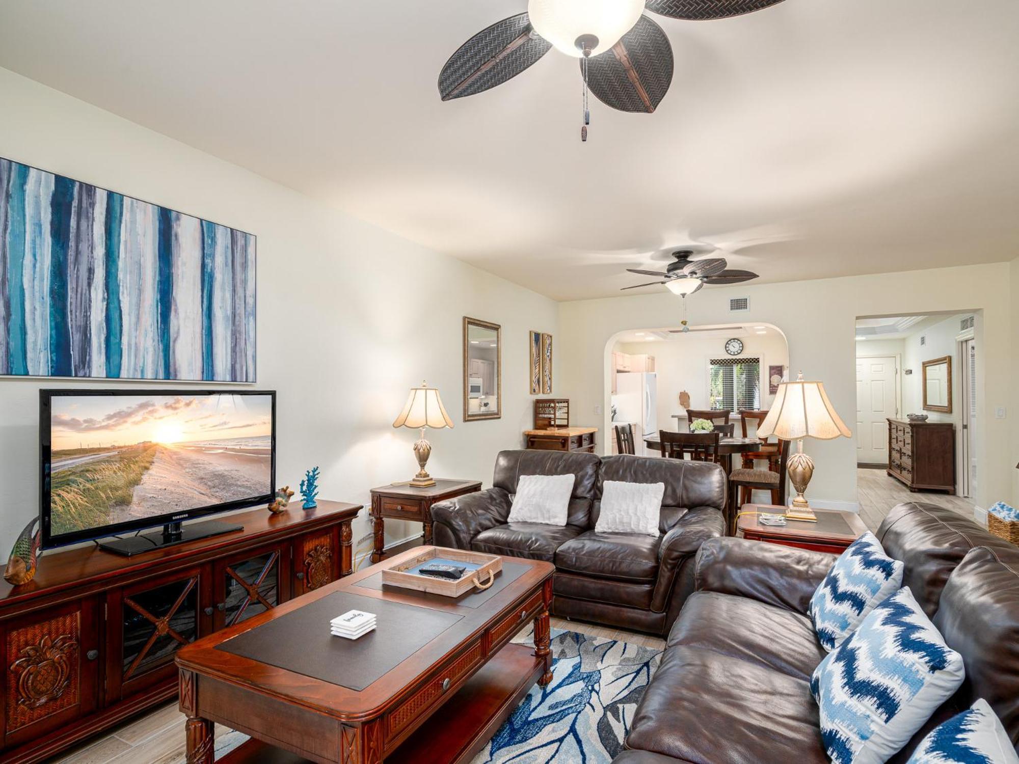 Holiday home Bella Condo: Pool, & Walk To *
