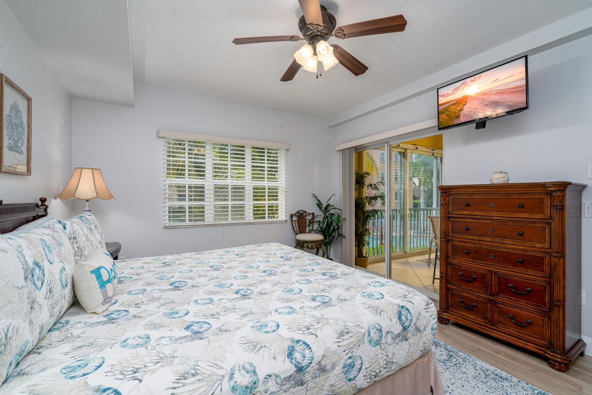 Bella Condo: Pool, & Walk To * Fort Myers Beach