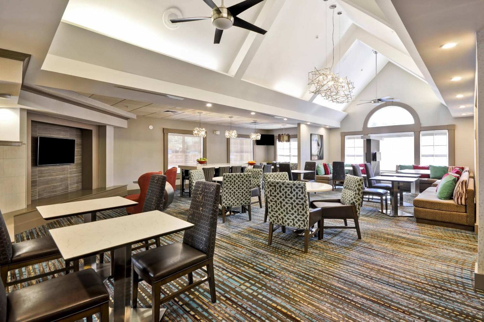 By Marriott Airport 3*