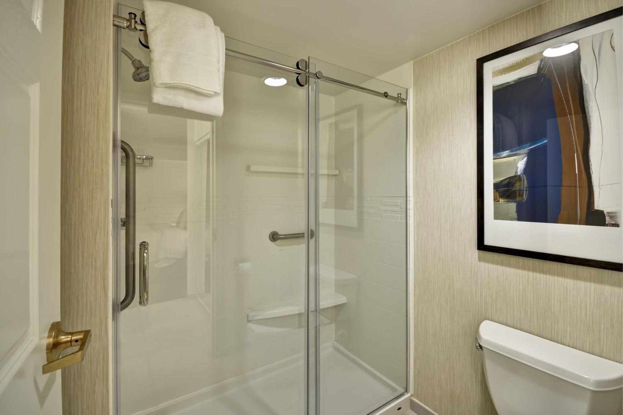 Hotel By Marriott Airport 3*