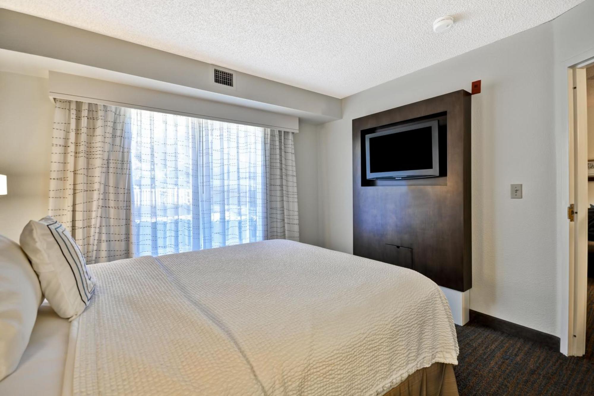 By Marriott Airport Hotel Jacksonville