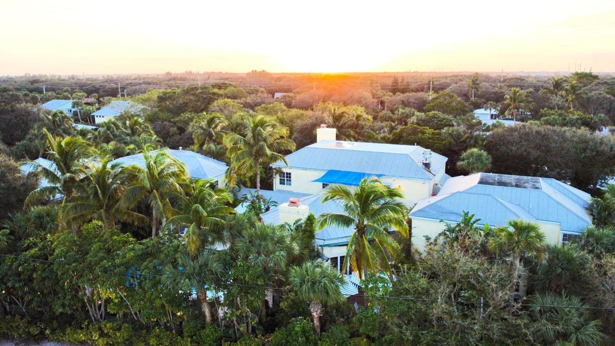Hotel The Caribbean Court Boutique