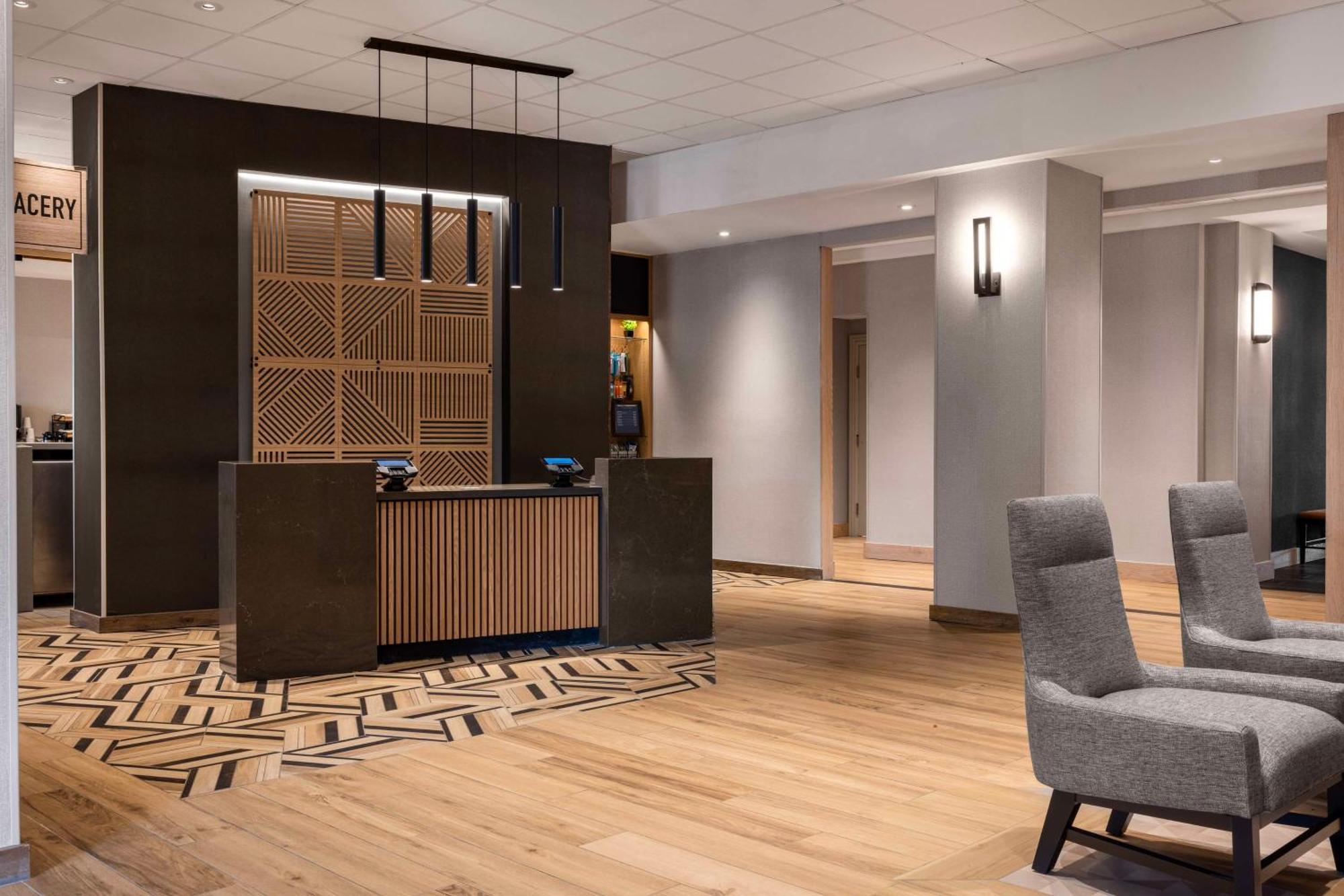 Hyatt Place Airport Hotel 3*