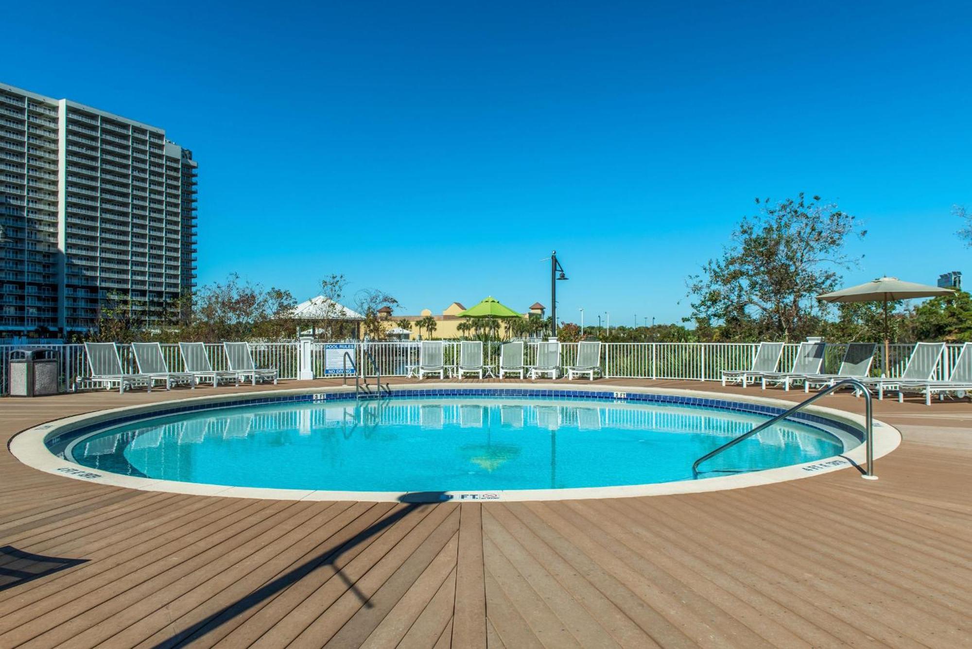 Laketown Wharf 1326 *