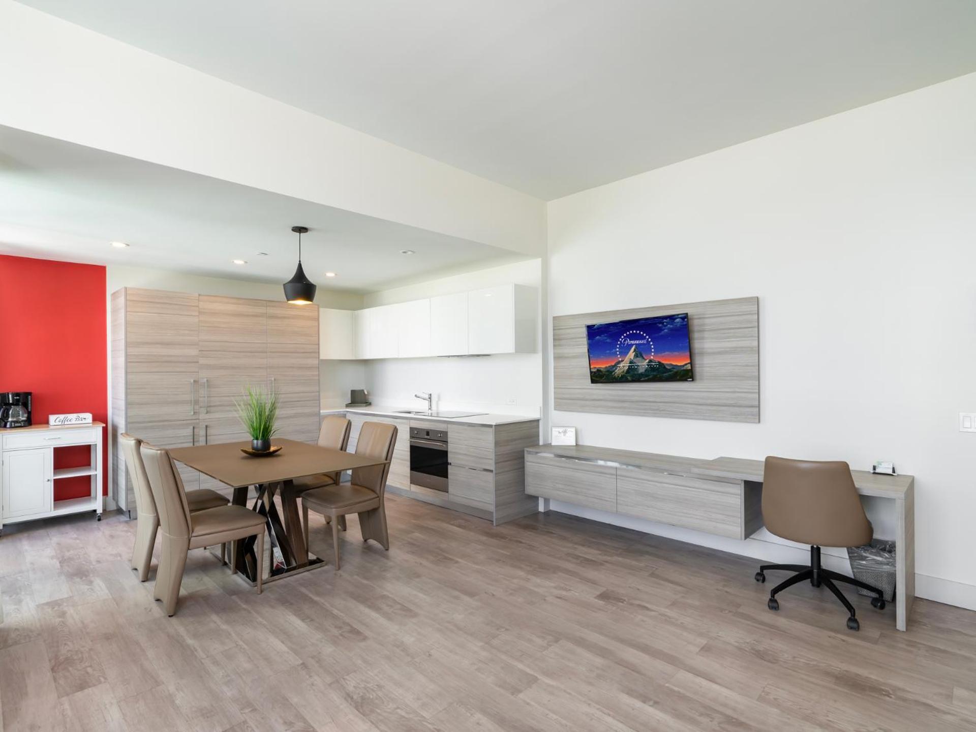 Ch Luxury & On The Apartment Hollywood