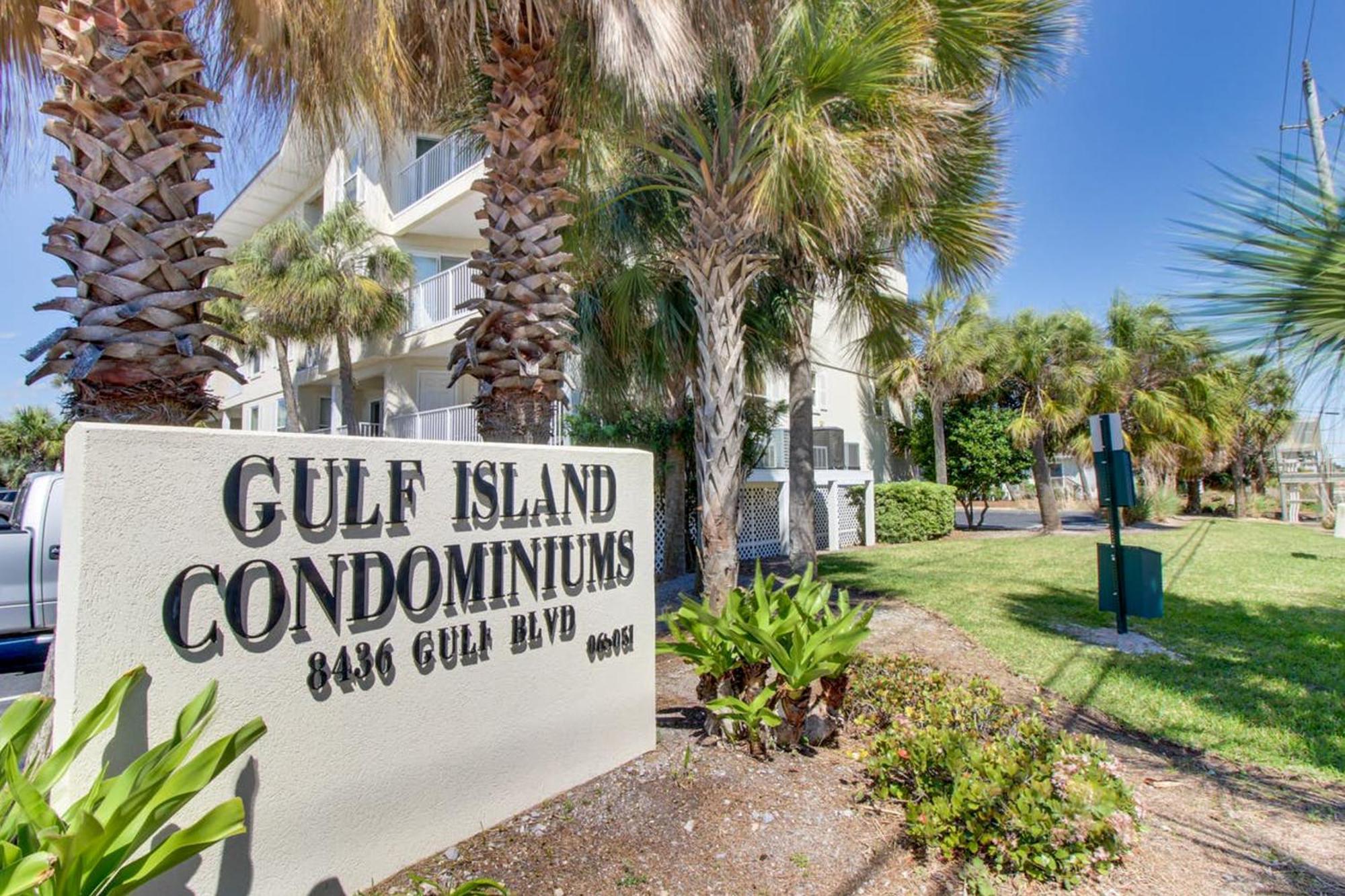 Gulf Island Apartment Navarre