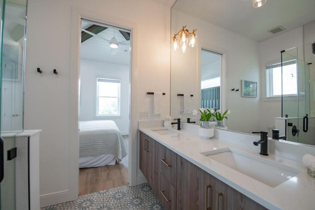 Mariners Crossing - Stunning Luxury W Gulf Views From Every Rooftop Deck Poolspa * Bradenton Beach