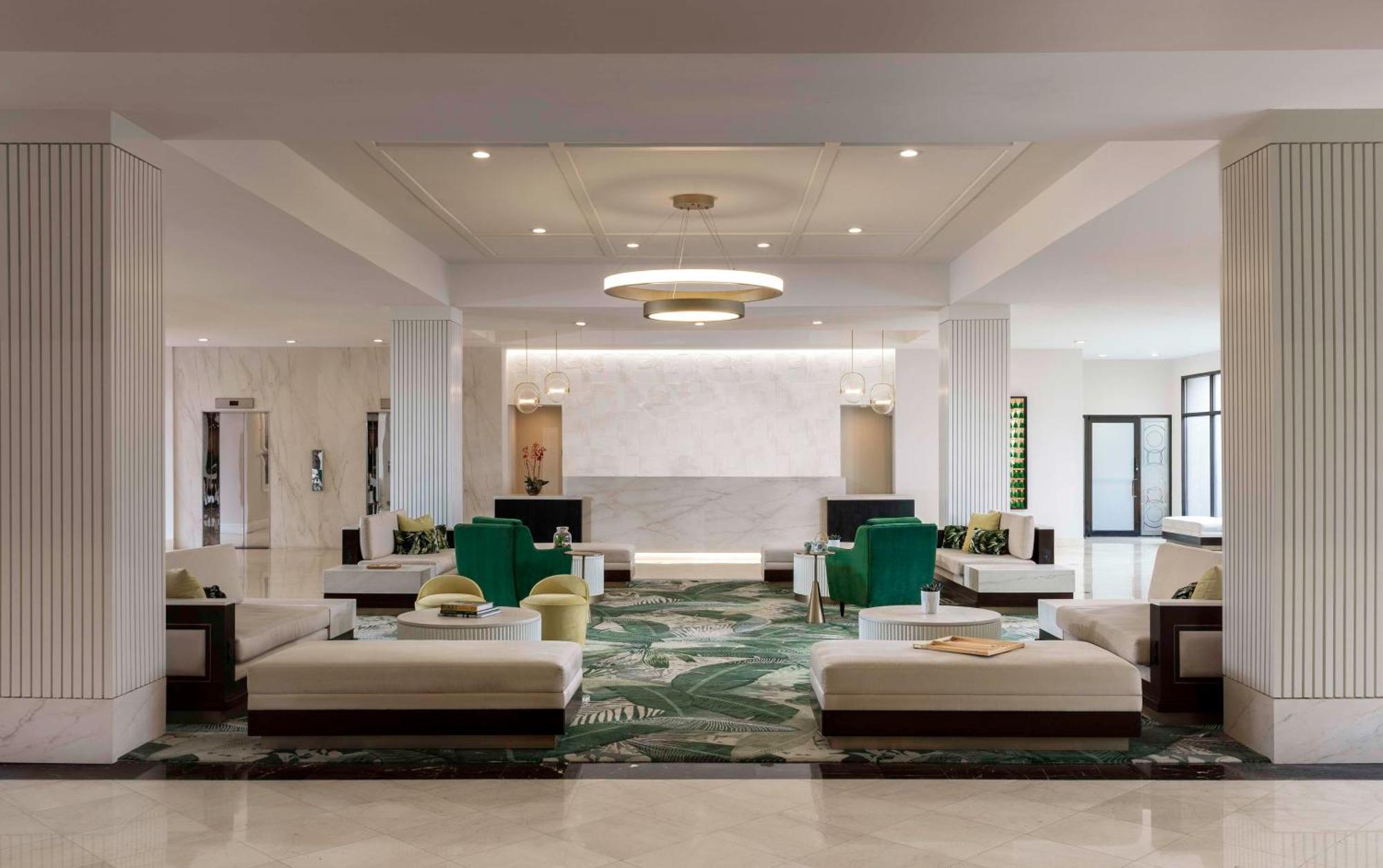 Hilton Palm Pbi Cloud Lake