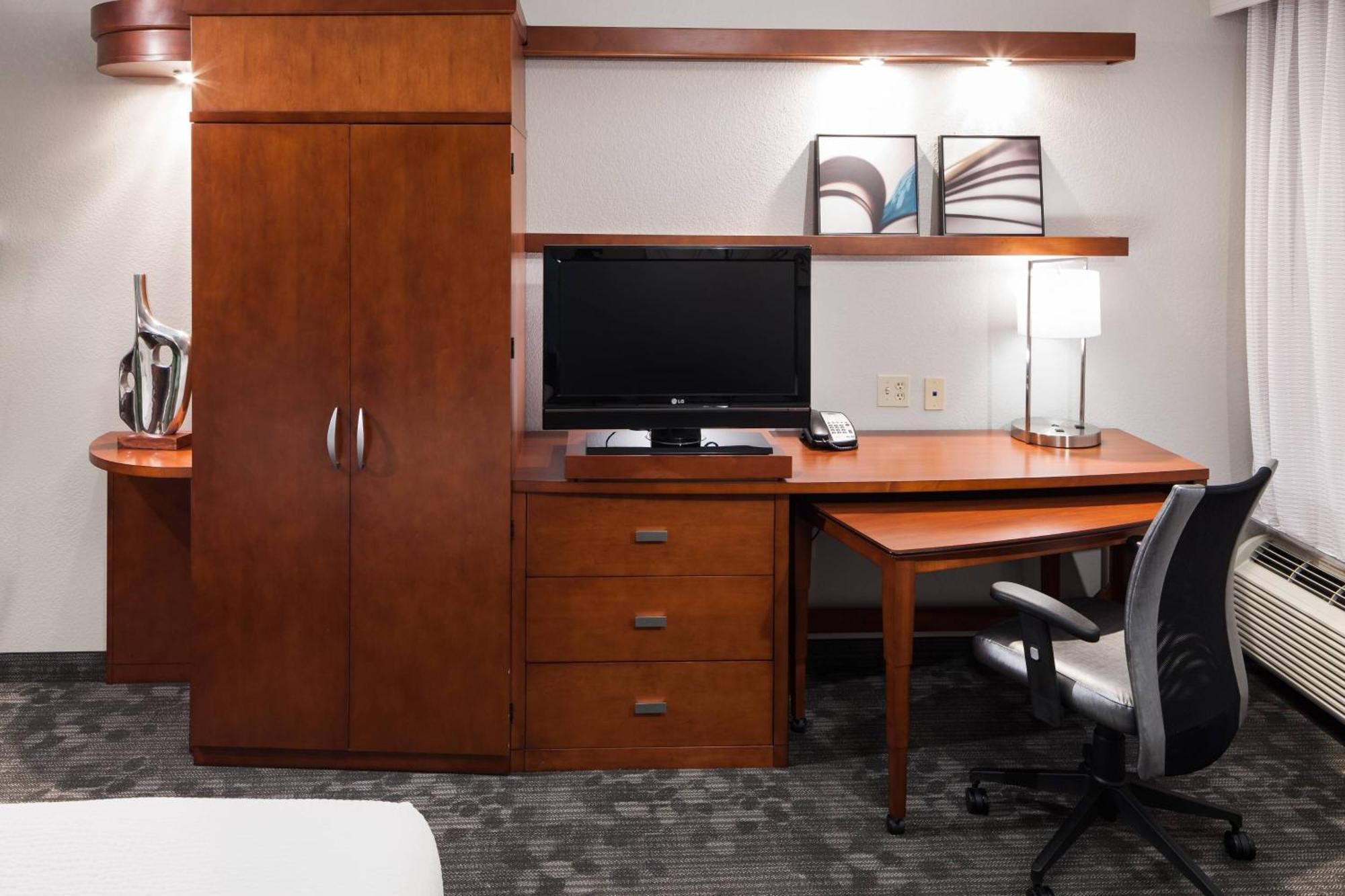 Courtyard By Marriott Miami At Dolphin Mall Hotel 3*