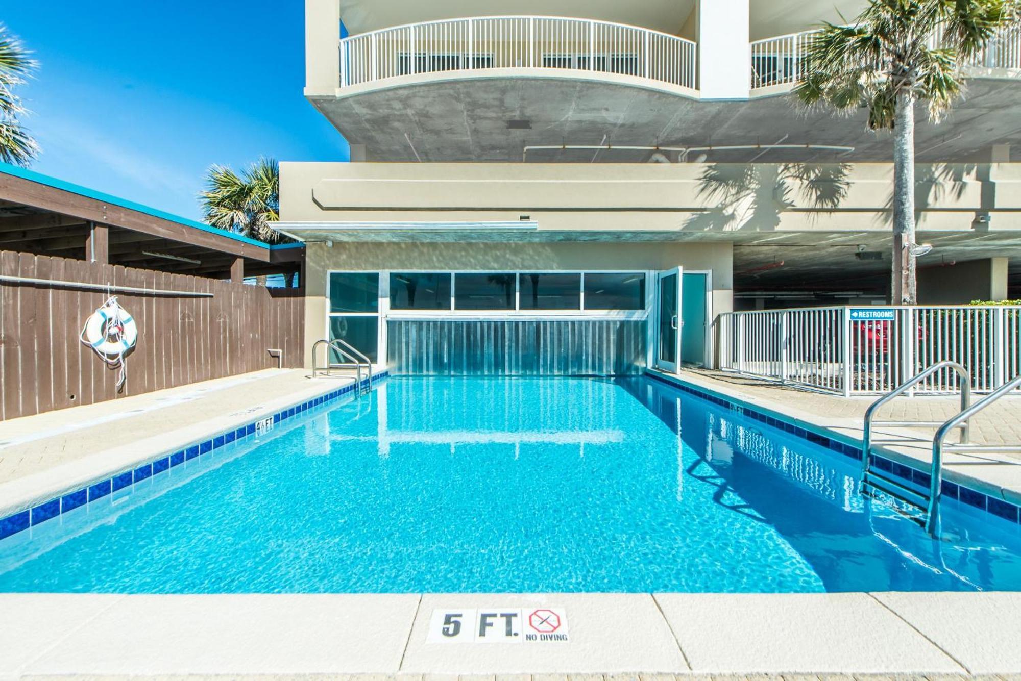 Ocean 802 Apartment