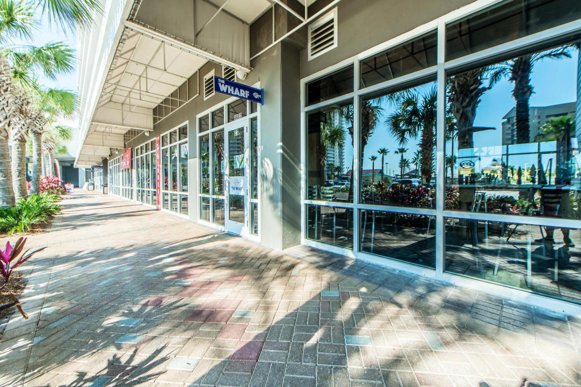 Laketown Wharf 1403 *