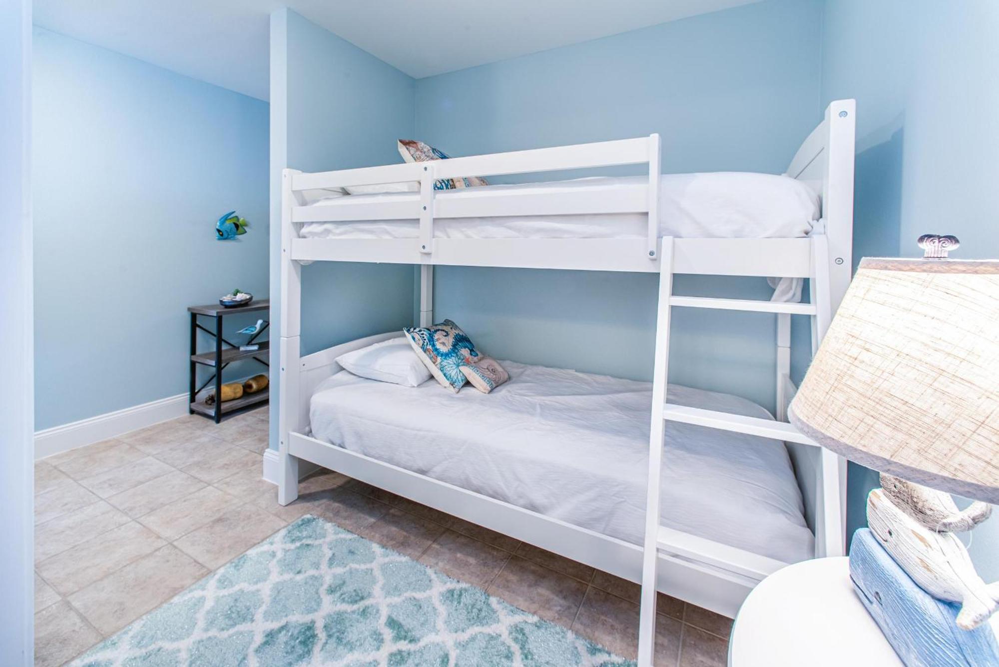 Laketown Wharf 1403 Apartment