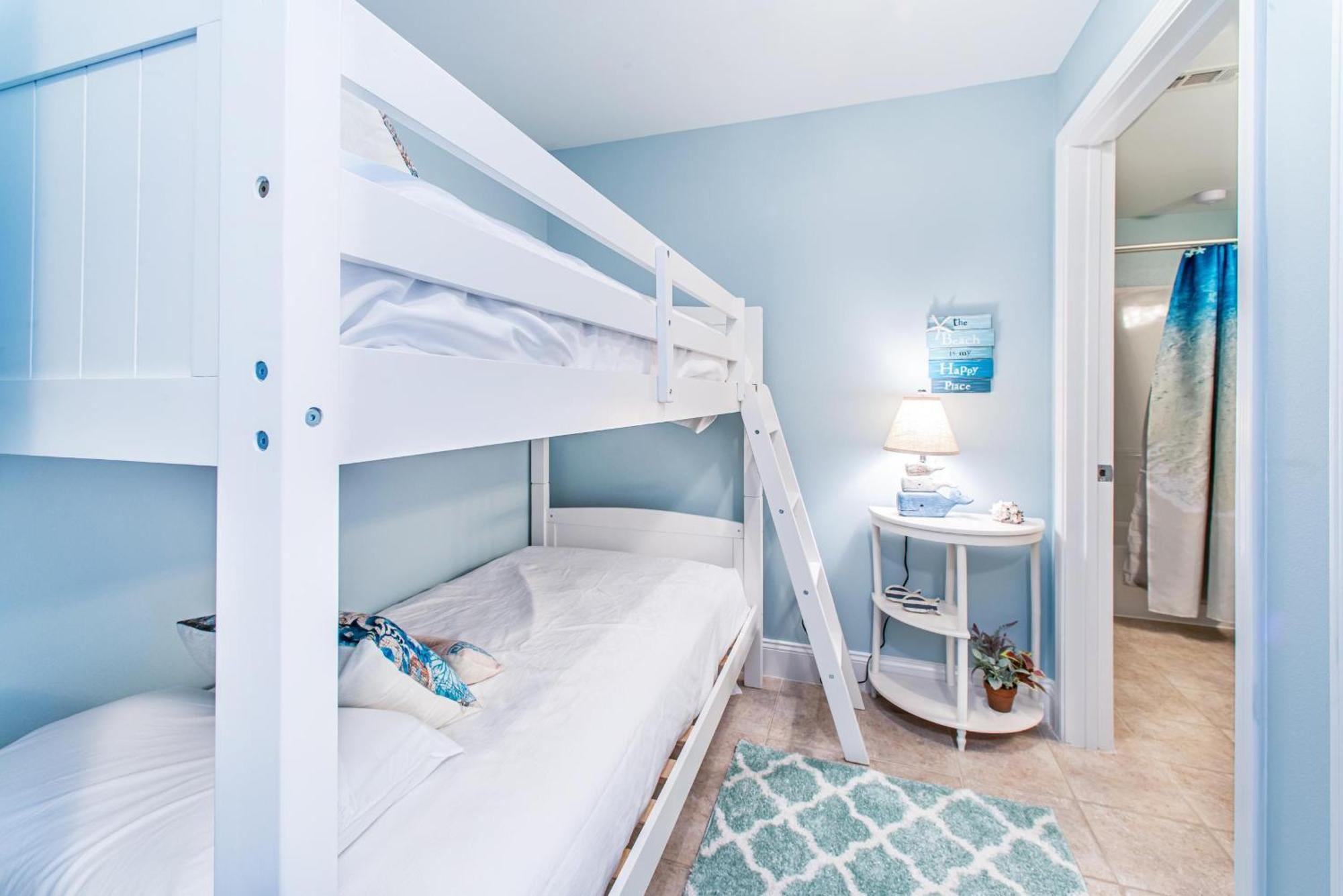 Apartment Laketown Wharf 1403