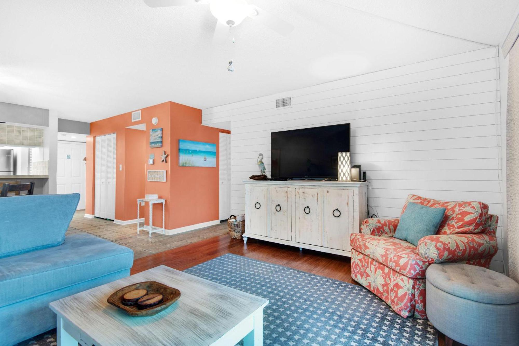 Apartment Emerald Isle 208 *