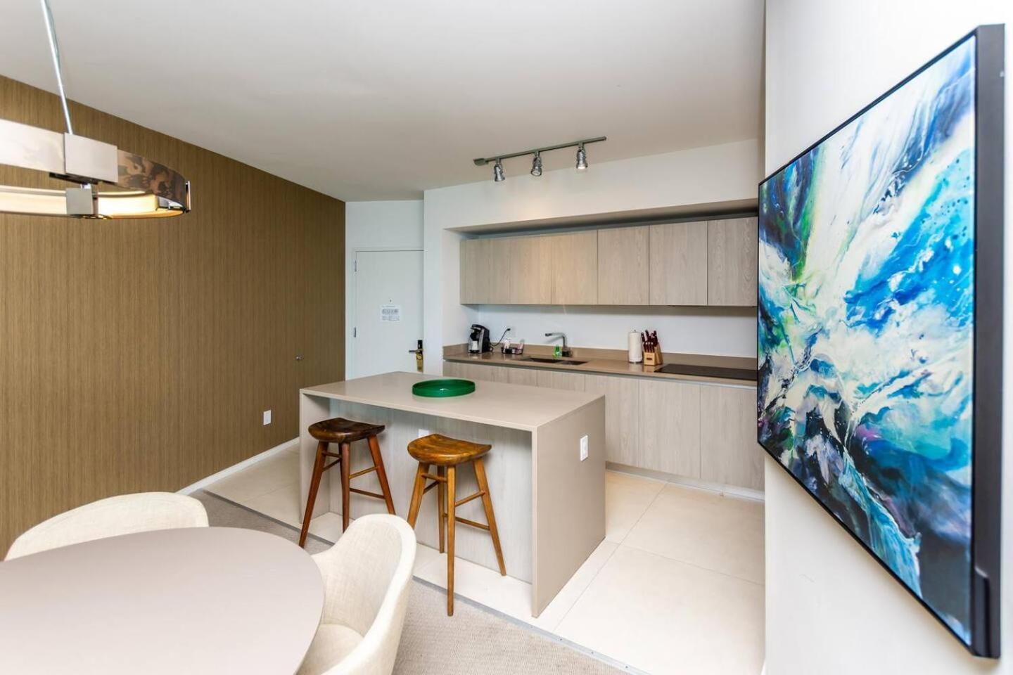 Amazing At Lyfe & Residences * Hollywood