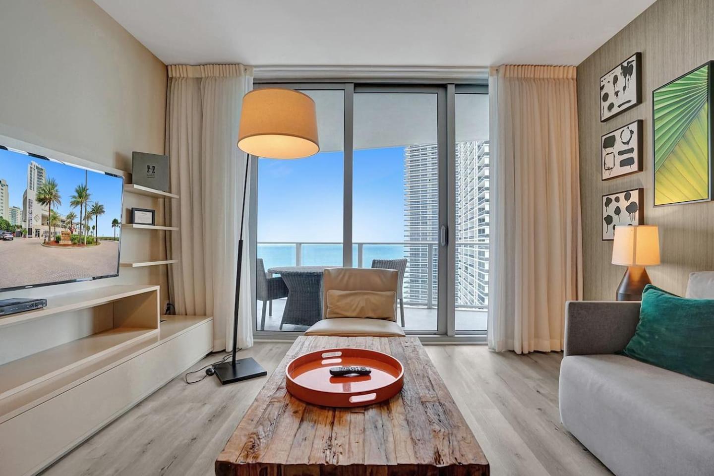 Amazing At Lyfe & Residences Apartment Hollywood