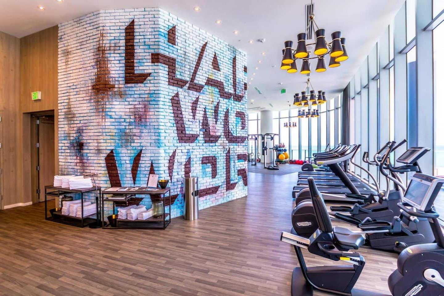 Amazing At Lyfe & Residences * Hollywood