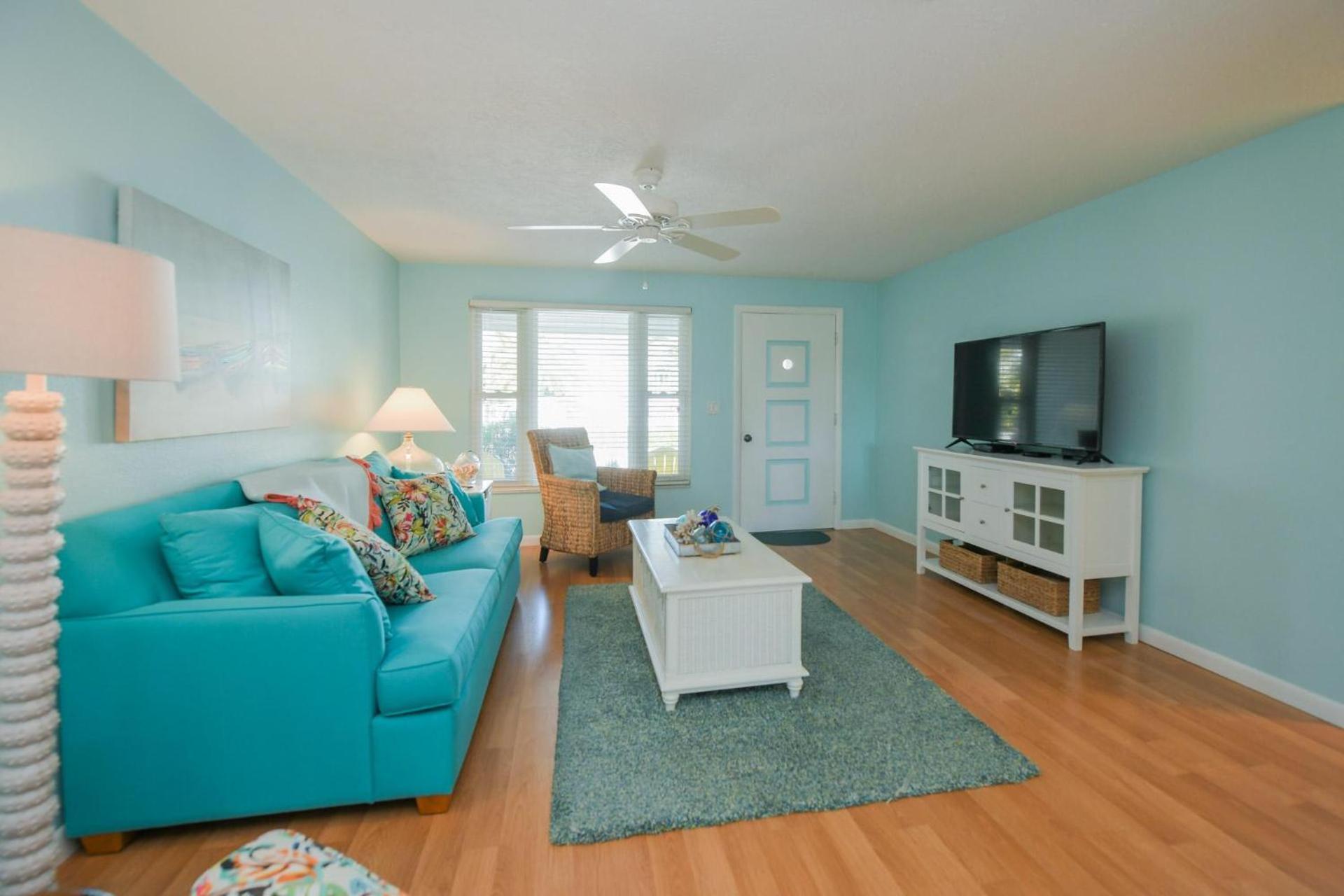 Dockside Paradise * Anna Maria