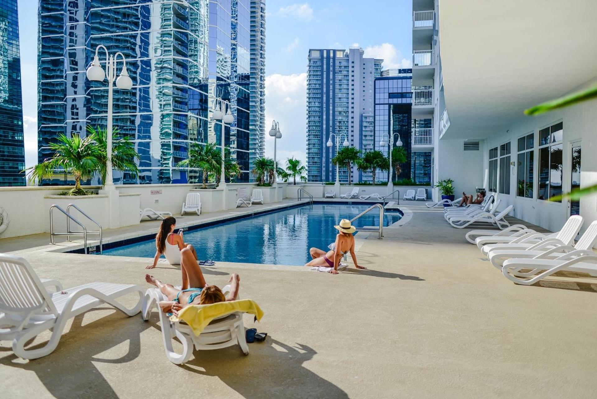 Free Parking! With A Perfect Location In Brickell Apartment *