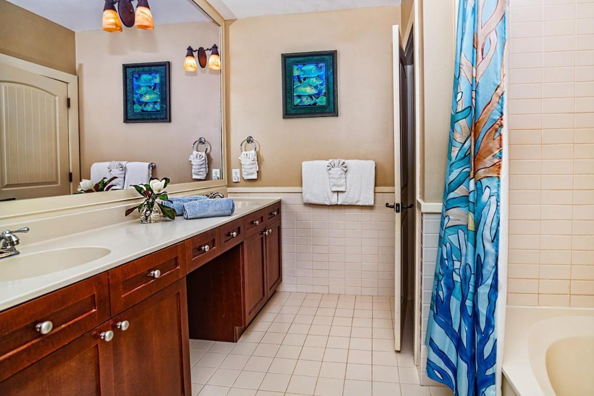 5322-1p Floor 1 Bedroom Overlooks Pool Courtyard - *
