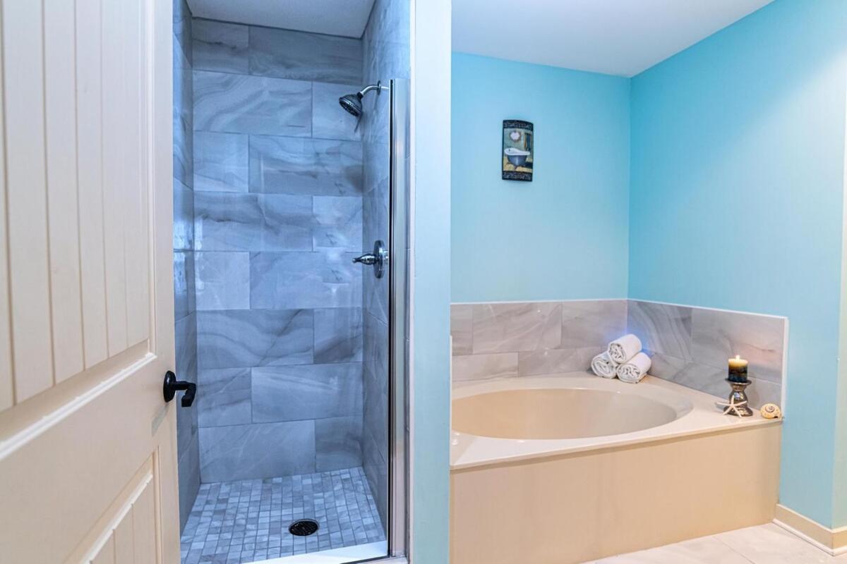 Peaceful 2 Bedroom 2 Ba Ground Floor W Bbq And Fenced Courtyard